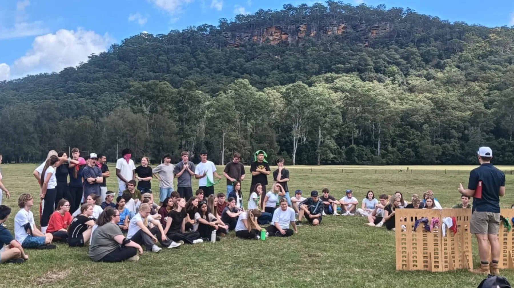 guide to outdoor team building activities